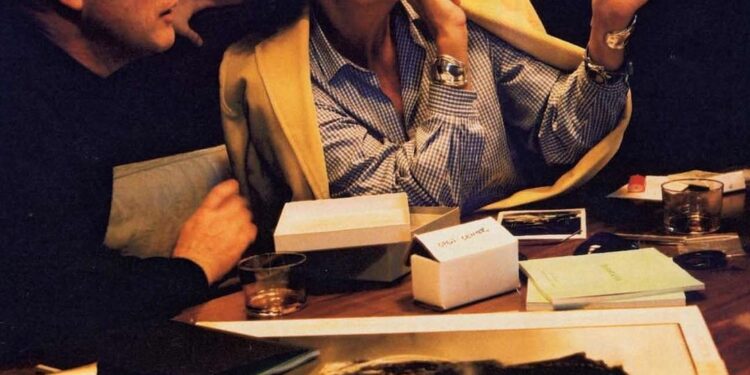 اليسا بيرتي .. ” أُصمم المجوهرات للمرأة العاملة”