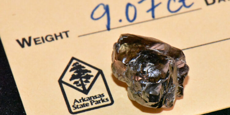 ماسة “كينارد للصداقة” .. ثانى أكبر ماسة فى منجم اركنساس المفتوح