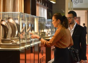 ” عيار 24″ يستعرض الشركات المشاركة فى معرض “نبيو للذهب والمجوهرات”