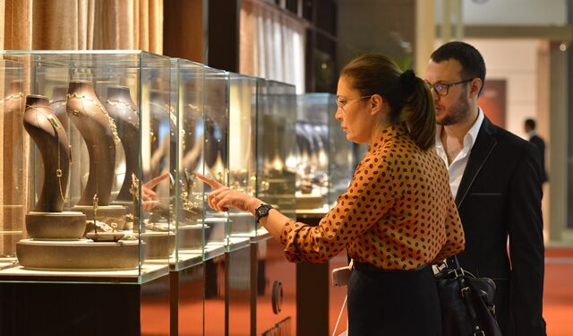 "شعبة الذهب": المصريون لم يشتروا 50 طنًا من الذهب في 2021 87 “شعبة الذهب”: المصريون لم يشتروا 50 طنًا من الذهب في 2021
