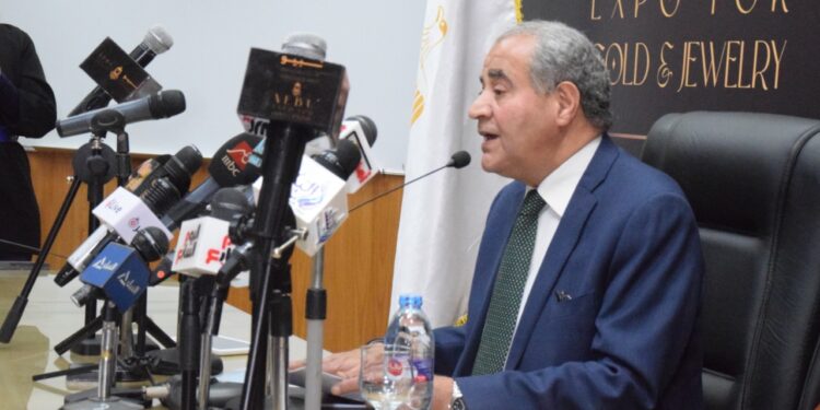 « التموين»: لن نعترف بدمغة الذهب التقليدية بعد تطبيق الدمغ بالليزر خلال عام 88 « التموين»: لن نعترف بدمغة الذهب التقليدية بعد تطبيق الدمغ بالليزر خلال عام