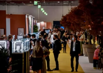 «اوميكرون» يؤجل معرضي «فيتشنزا للمجوهرات» و«تى جولد» إلى مارس 2022