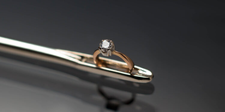 بالفيديو .. شاهد أصغر خاتم ألماس في العالم 92 بالفيديو .. شاهد أصغر خاتم ألماس في العالم