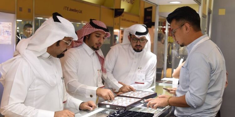 30 % نمو مبيعات الذهب والمجوهرات خلال «دبي للتسوق» 87 30 % نمو مبيعات الذهب والمجوهرات خلال «دبي للتسوق»