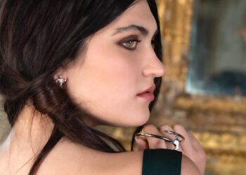 مصممة المجوهرات الكويتية “سرى راشد” تطرح تشكيلة المطرقة ٢٠٢٢