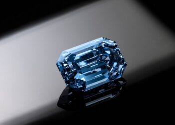 «سوذبيز» تطرح ماسة زرقاء  للبيع بالمزاد العلني تقدر قيمتها 48 مليون دولار.