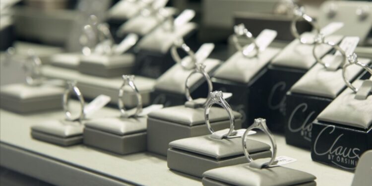 صناعة الماس تستعيد مستويات ما قبل الجائحة