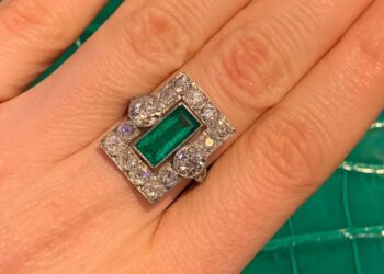 «سوذبيز» تعرض خاتم من الزمرد للبيع تتراوح قيمته بين  2600 و 4000 جنيه إسترليني
