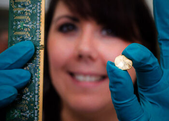 ” النقود الملكية” تستخدم تقنية جديدة لاستخراج الذهب من النفايات الإلكترونية