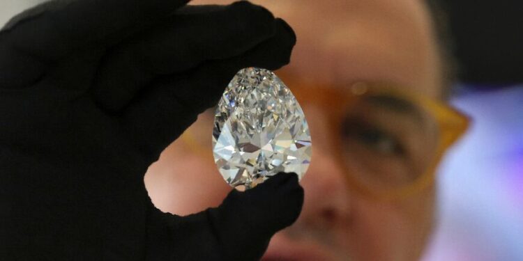 30 مليون دولار متوقعة لبيع ماسة "الصخرة" في مزاد مايو المقبل 90 30 مليون دولار متوقعة لبيع ماسة “الصخرة” في مزاد مايو المقبل