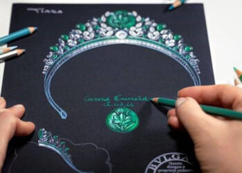 “بولجاري” تصمم تاجًا للاحتفال باليوبيل البلاتيني للملكة إليزابيث الثانية