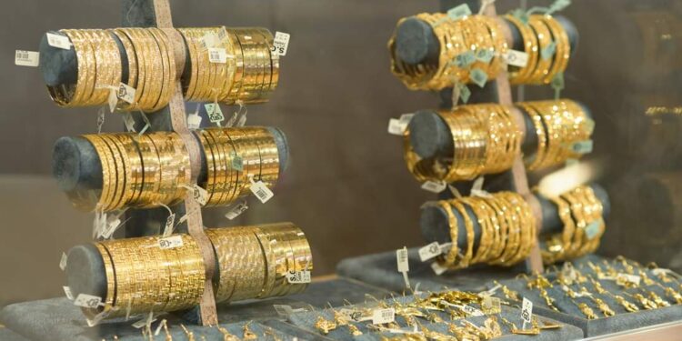 2.1 ٪ تراجعًا في أسعار الذهب وعيار 21 يسجل 990 جنيهًا
