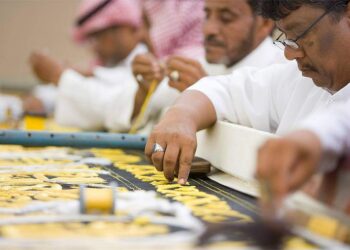 145 كيلو جرام من أسلاك الذهب والفضة لحياكة كسوة الكعبة