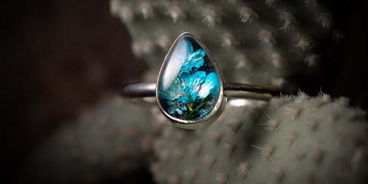 «سارة أسامة» تطرح حُلي من الفراشات والعناصر الطبيعية المحنطة 112 «سارة أسامة» تطرح حُلي من الفراشات والعناصر الطبيعية المحنطة