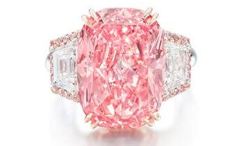 ماسة «ويليامسون بينك ستار» تحقق 49.9 مليون دولار في مزاد سوذبيز