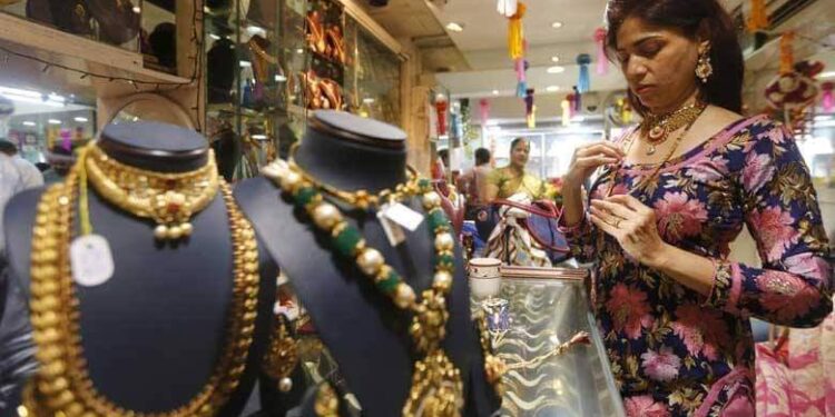 «دبي للمجوهرات » تطلق حملة «احتفل بمهرجان ديوالي في مدينة الذهب» 88 «دبي للمجوهرات » تطلق حملة «احتفل بمهرجان ديوالي في مدينة الذهب»