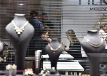 «أي صاغة » : 5جنيهات تراجعاً في أسعار الذهب بالأسواق المحلية