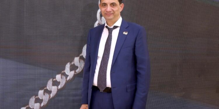 «شعبة الذهب » تضع ورقة عمل لتحديات القطاع وتطالب بإلغاء رسوم التثمين خلال المؤتمر الإقتصادي 88 «شعبة الذهب » تضع ورقة عمل لتحديات القطاع وتطالب بإلغاء رسوم التثمين خلال المؤتمر الإقتصادي