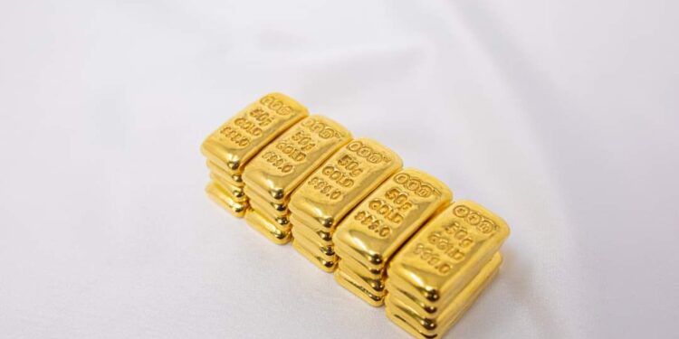 «آي صاغة»: الذهب يتراجع محليًا وعالميًا مع اقتراب ختام تداولات الخميس وسط ترقّب خفض الفائدة الأمريكية 94 «أي صاغة »: 61 جنيهاً ارتفاعاً في أسعار الذهب مع تحرير سعر الصرف ورفع الفائدة