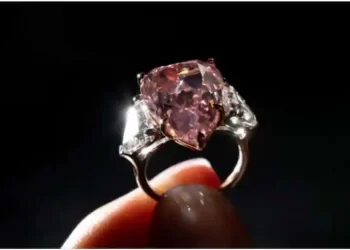 بيع الماسة Fortune Pink مقابل 28.5 مليون دولار في مزاد كريستيز