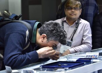 الذهب يواصل الارتفاع وعيار 21 يسجل 1430 جنيهاّ