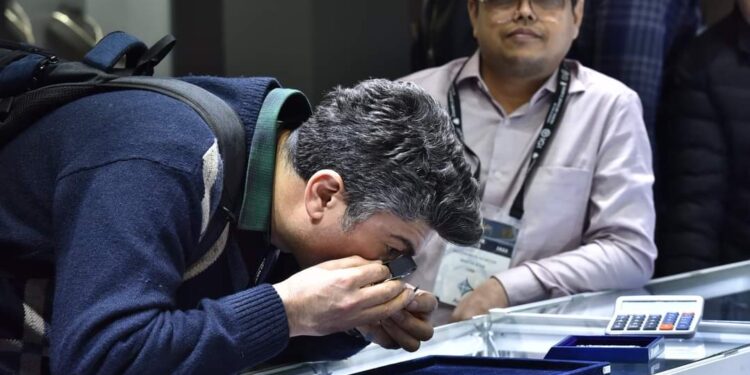 الذهب يواصل الارتفاع وعيار 21 يسجل 1430 جنيهاّ 88 الذهب يواصل الارتفاع وعيار 21 يسجل 1430 جنيهاّ