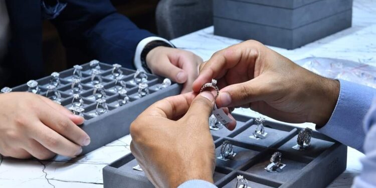 هدوء حذر بأسواق الذهب وسط ترقب لمحضر اجتماع « الفيدرالي» 88 «أي صاغة»: 71 جنيهاً ارتفاعاً في أسعار الذهب منذ بداية نوفمبر الجاري