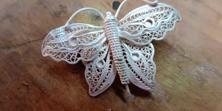 ورش الفضة تستغيث بالوزير بعد نقل الدمغ للعبور