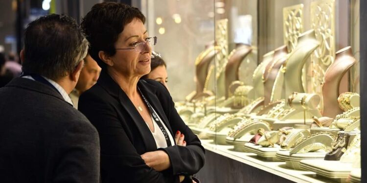 توقف التسعير بعد تجاوز أسعار الذهب 1800 جنيه