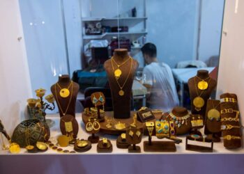 الجمارك : 24% رسوم علي الذهب الموجود مع المواطنين القادمين من الخارج