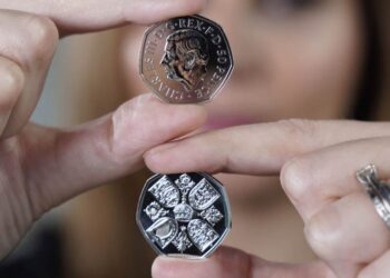 «سك العملة البريطانية» تطرح عملات معدنية تحمل صورة الملك تشارلز الثالث