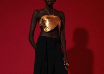 «عزة فهمي» تتعاون مع «بالمان» لتصميم «بوستييه» من التراث المصري القديم