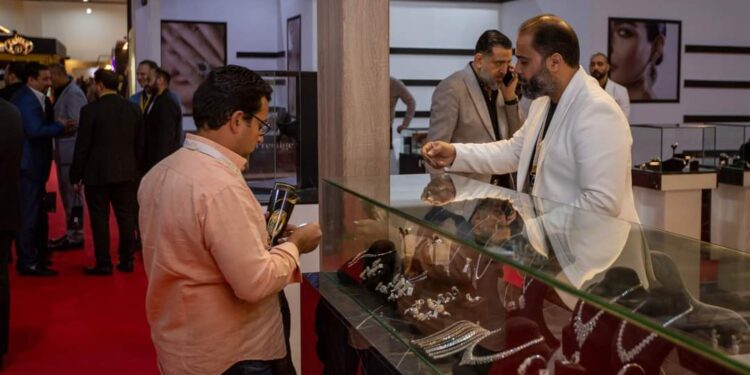 تذبذب أسعار الذهب وعيار 21 يسجل 1765 جنيهاً 87 تذبذب أسعار الذهب وعيار 21 يسجل 1765 جنيهاً