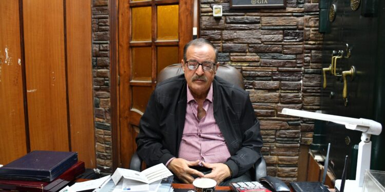 رئيس شركة «ديموند سنتر»: 4 عوامل تحدد شراء خواتم الألماس 102 رئيس شركة «ديموند سنتر»: 4 عوامل تحدد شراء خواتم الألماس