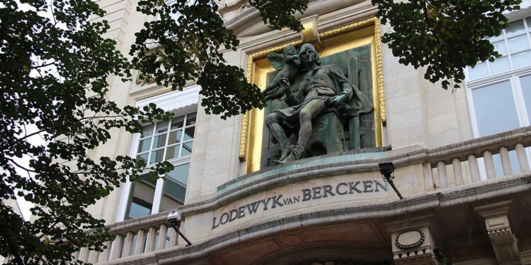 “لودويك فان بيركين”.. العامل الذي غير تاريخ صناعة الألماس