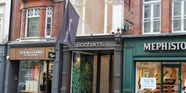 صفقة بيع محتملة لـ «بونهامز» بقيمة مليار دولار 88 صفقة بيع محتملة لـ «بونهامز» بقيمة مليار دولار