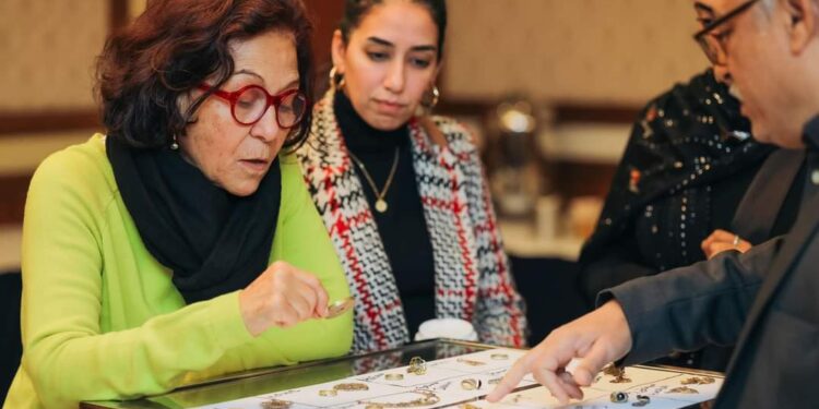 «عزة فهمي» تحضر حفل تخرج مشروع تأهيل شباب الحرفيين في صناعة الحلي 98 «عزة فهمي» تحضر حفل تخرج مشروع تأهيل شباب الحرفيين في صناعة الحلي