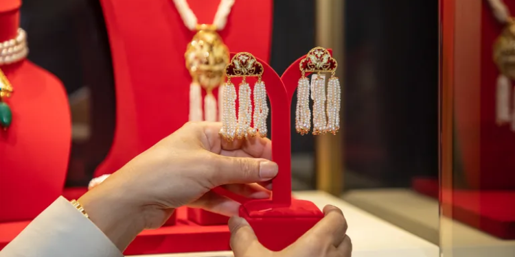 «آي صاغة»: أسعار الذهب تواصل الصعود وعيار 21 يسجل 2575 جنيهًا 88 انطلاق فعاليات معرض الدوحة للمجوهرات فبراير الجاري