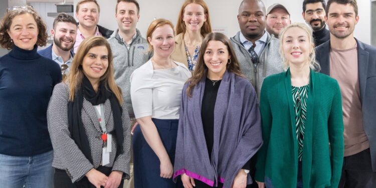 « البحرين للؤلؤ والأحجار الكريمة» يستقبل وفدًا من مجلسي النواب والشيوخ الأمريكي 92 « البحرين للؤلؤ والأحجار الكريمة» يستقبل وفدًا من مجلسي النواب والشيوخ الأمريكي