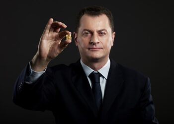 اللبناني “فريد معوض”… ثامن أغلى مالك للألماس في العالم