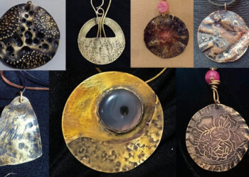 “سالي أحمد” تدعم مرضى السرطان بفن صناعة الحلي