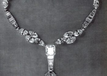 صورة وتعليق .. “قلادة من “لاكلوش فرير”