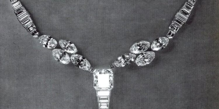 صورة وتعليق .. “قلادة من “لاكلوش فرير”