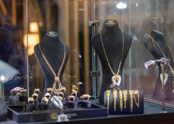 ” أى صاغة”: التلاعب في الأسعار يضرب سوق الذهب