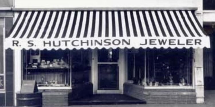 بعد 70 عامًا .. مجوهرات "هاتشينسون" تغلق أبوابها 94 بعد 70 عامًا .. مجوهرات “هاتشينسون” تغلق أبوابها