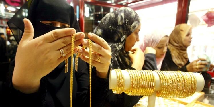 ما العيار المعتبر في تحديد نصاب الزكاة في الذهب؟