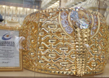 ” نجمة طيبة” .. عرض أكبر خاتم من الذهب في معرض الشرق الأوسط للساعات والمجوهرات