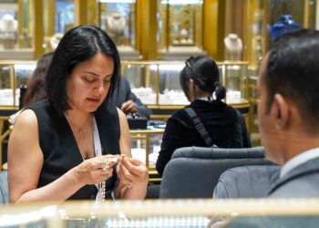 تقلبات سعرية بأسواق الذهب مع ترقب اجتماع الفيدرالي الأمريكي غداً