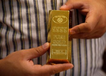 تراجع حاد في أسعار الذهب مع احتمالية رفع أسعار الفائدة بشكل أكبر