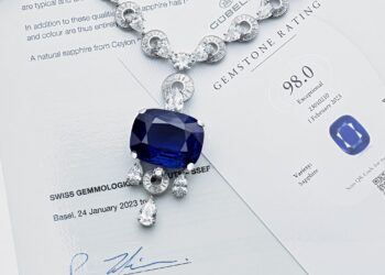 عرض عقد من الألماس والياقوت في مزاد علني تقدر قيمته بـ 4.5 مليون دولار